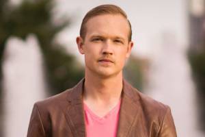 Blaine Larsen returns home for Dec. 2 concert