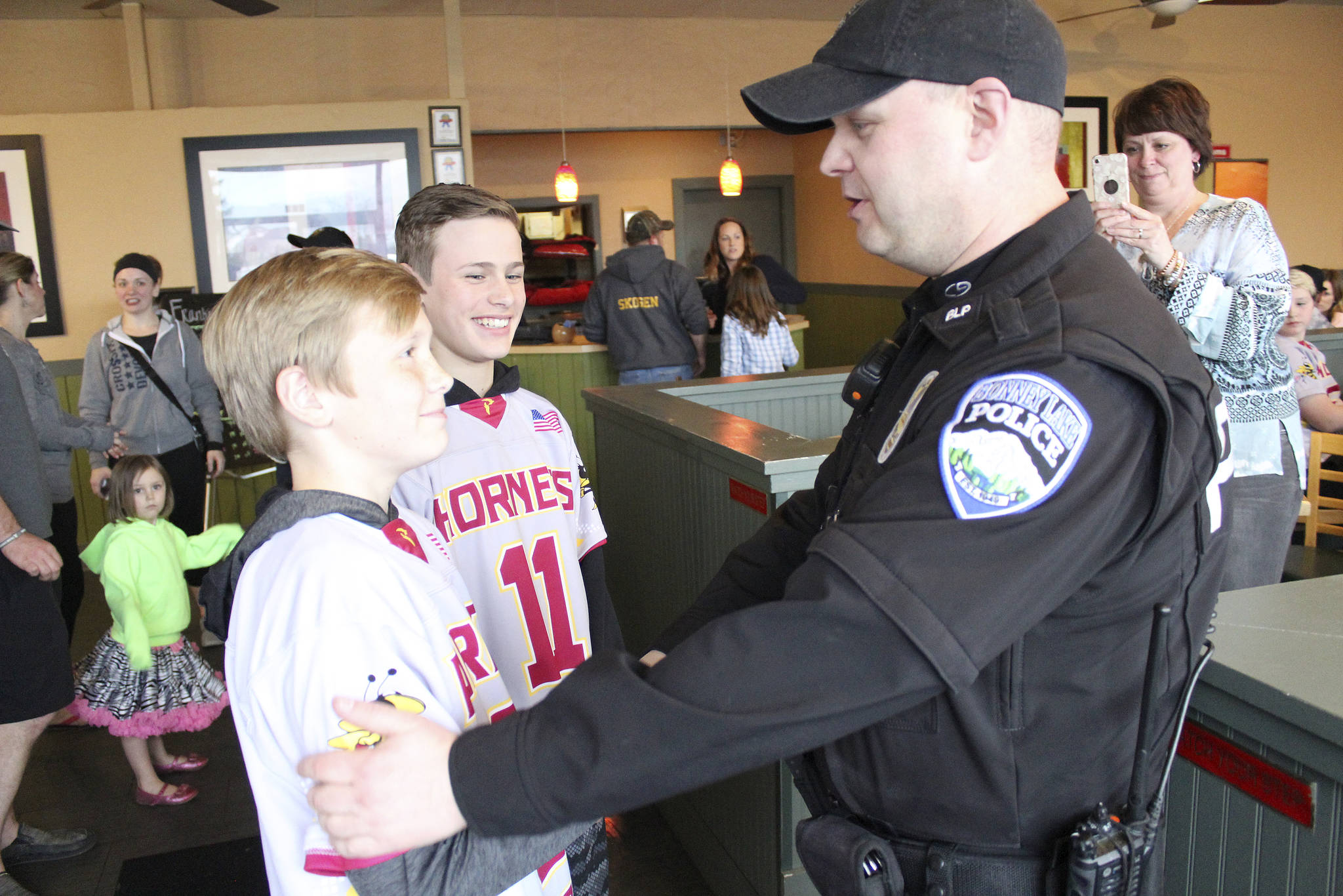 Officers thank kids who knelt during procession