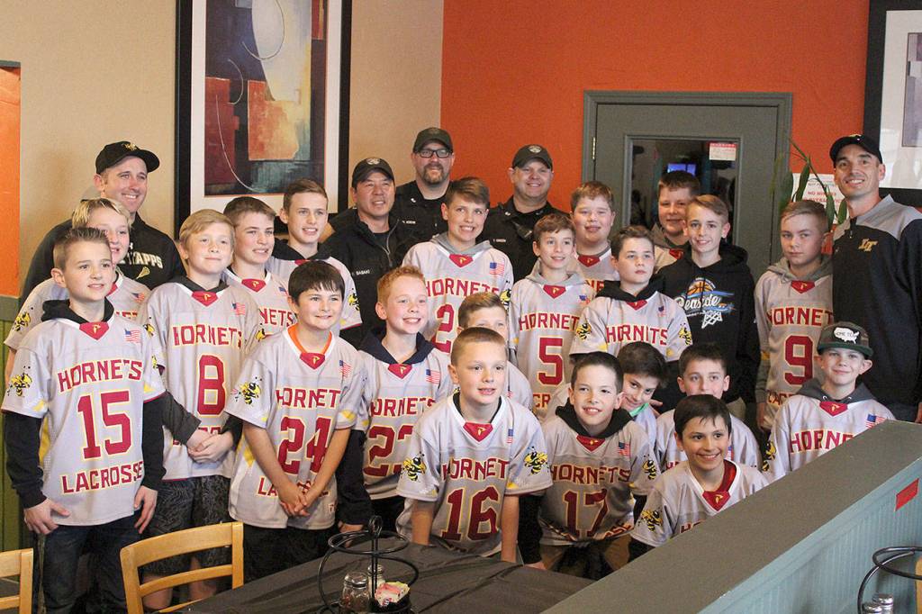 Officers thank kids who knelt during procession