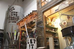 Enumclaw Recyclers throws holiday recycling party