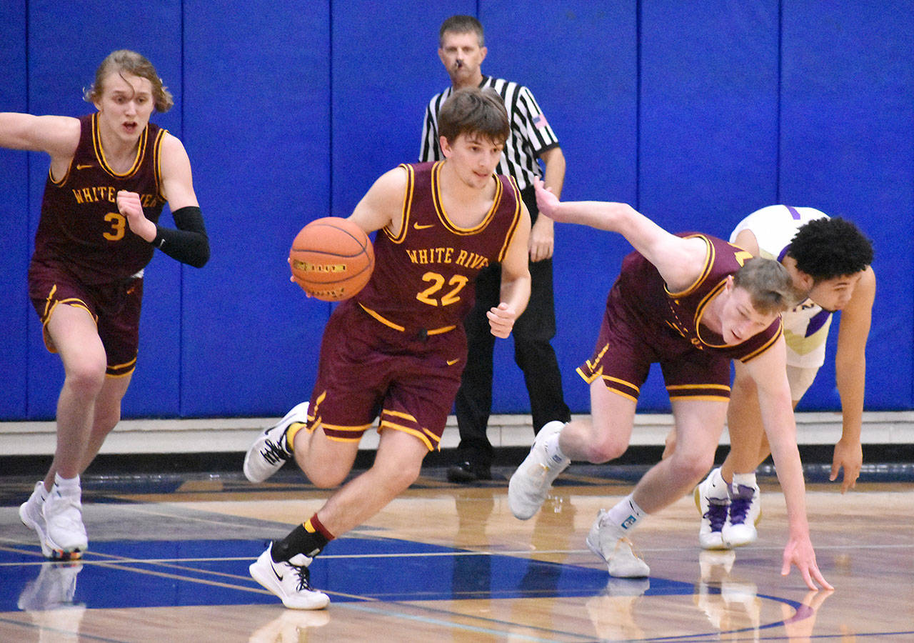 Hornets Jaxon Argo races downcourt against North Kitsap. Photo by Kevin Hanson