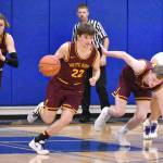 Hornets Jaxon Argo races downcourt against North Kitsap. Photo by Kevin Hanson