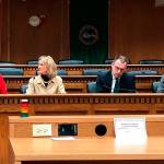 Discussing homelessness on Jan. 9 are, from left, Associated Press Olympia correspondent Rachel La Corte, Rep. Nicole Macri (D-Seattle), Sen. Patty Kuderer (D-Bellevue), Sen. Hans Zeiger (R-Puyallup) and Rep. Morgan Irwin (R-Enumclaw). Photo by Leona Vaughn/WNPA News Service