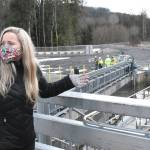 The new trap-and-haul facility is designed to pull nearly every fish from the White River and safely move them to a spot above Mud Mountain Dam. Here, Project Manager Leah Hauenstein explains operations on the upstream side. Photo by Kevin Hanson