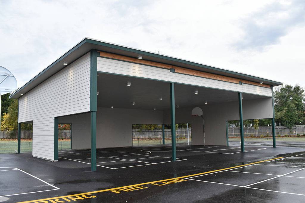 A new covered space at Foothills Elementary features basketball hoops and ceiling lights. Photo by Alex Bruell