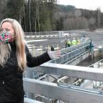 The trap-and-haul facility is designed to pull about 60,000 fish a day during pink run years from the White River and safely move them to a spot above Mud Mountain Dam. Pictured is Project Manager Leah Hauenstein explaining operations on the upstream side. Photo by Kevin Hanson