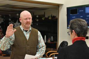 Buckley Mayor-elect Beau Burkett takes his oath of office from outgoing Mayor Pat Johnson. Photo by Alex Bruell