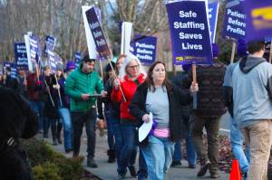 Photo by Ray Miller-Still
A few dozen St. Elizabeth hospital nurses, off duty, and their families and friends held an information picket last Thursday to protest high nurse-patient ratios, unsafe working conditions, and low pay.