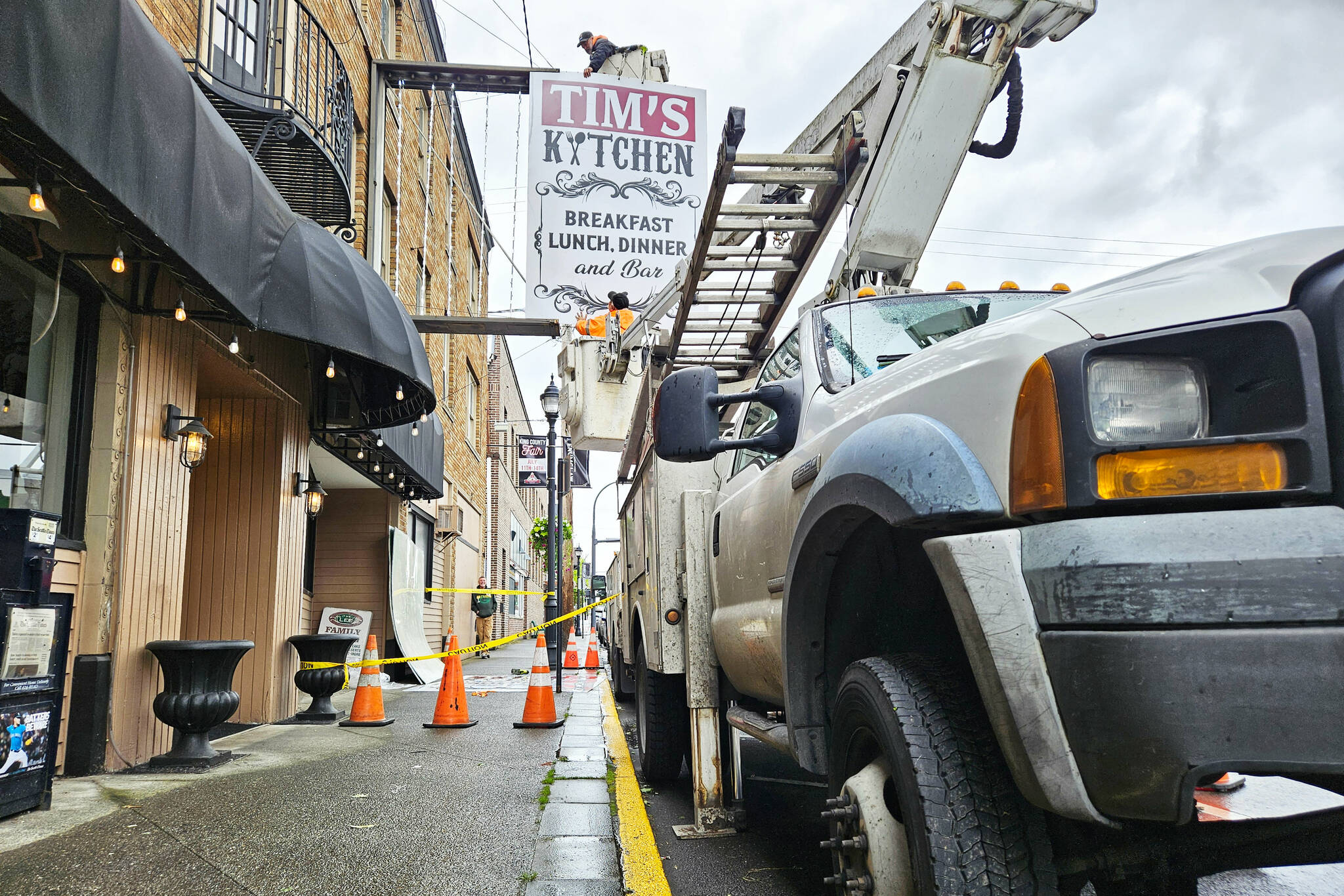 Photo by Ray Miller-Still
Tims Kitchen putting up its own sign up after The Lee closed late last month.