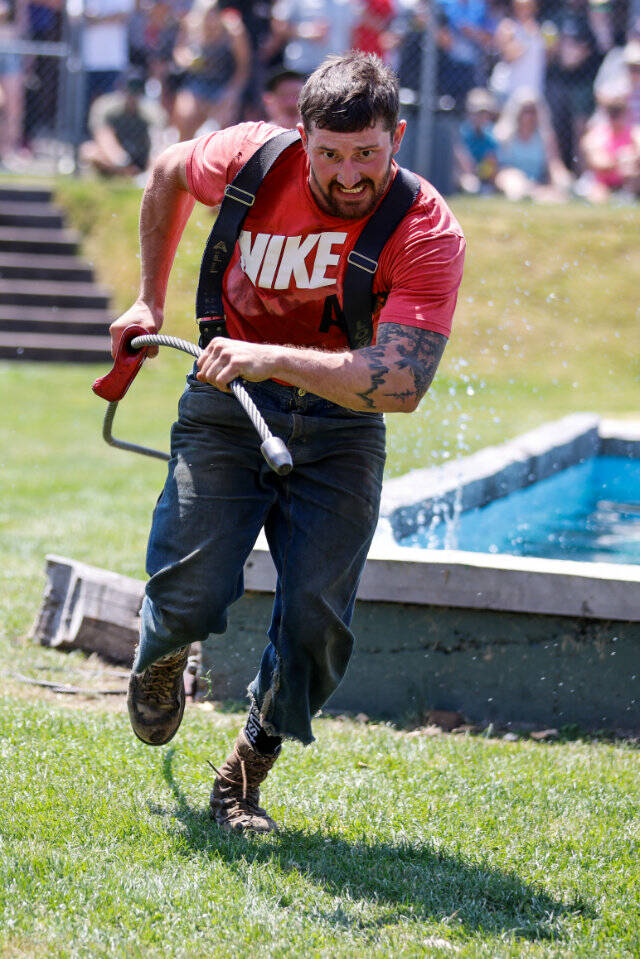 Billy Clinkingbeard rushing through the obstacle buckling event. Photo by Ashley Britschgi