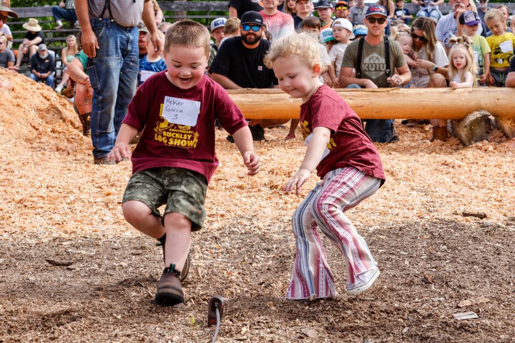Photo by Ashley Britschgi
Ryker Garcia and Finley Barker racing during the choker setting.