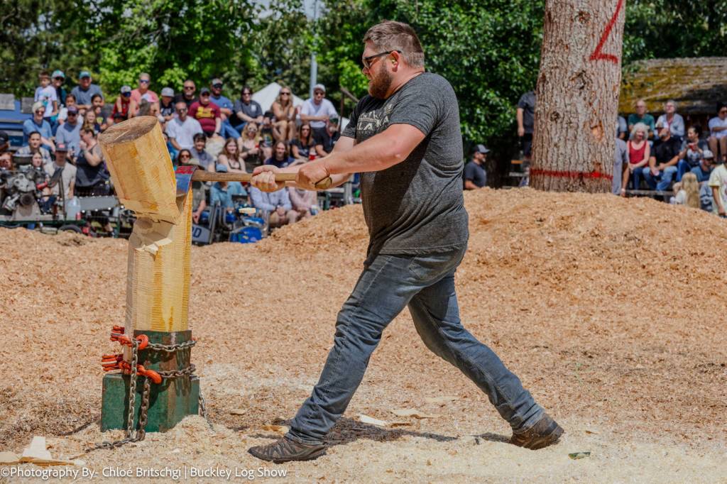 Photo courtesy Ashley Britschgi
Dan Huizengia at the horizontal block chop.