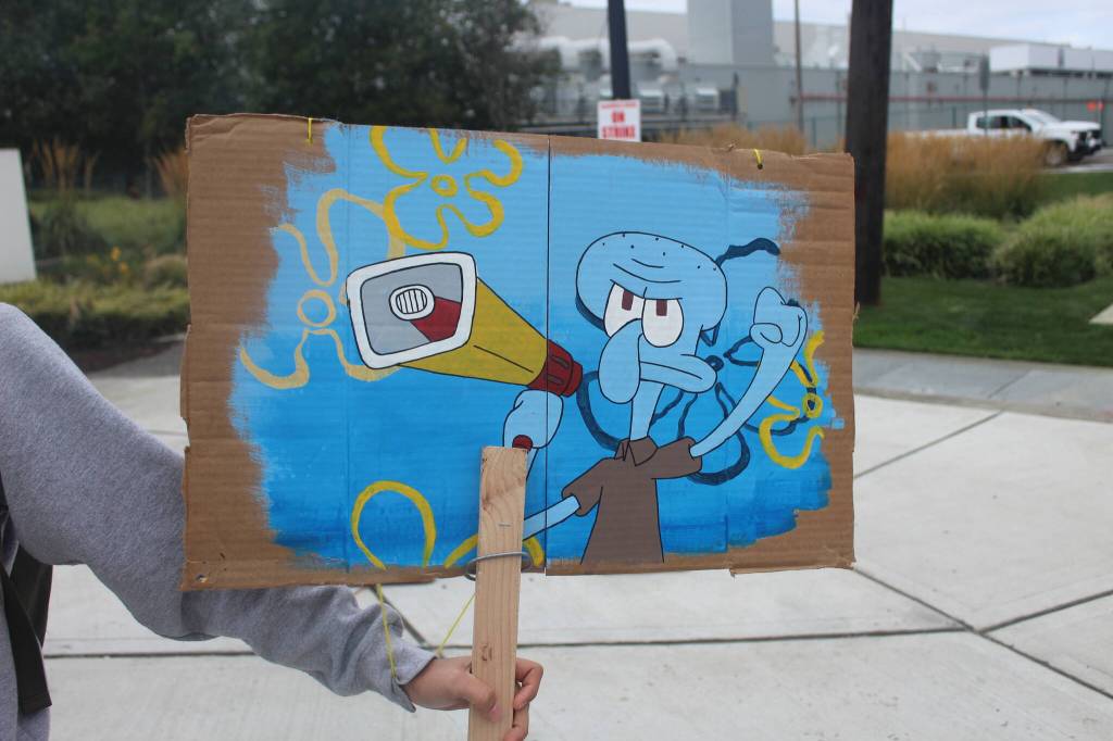 One Boeing worker got creative with their picket sign, painting a scene from an episode of Spongebob Squarepants. Photo by Bailey Jo Josie/Sound Publishing.