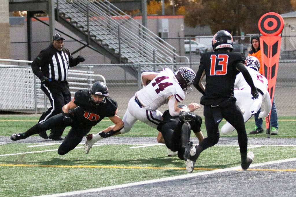 Photo by Todd Overdorf / onscapeinages.com
#44 Seamus Twohey dives for the end zone for an Enumclaw score.