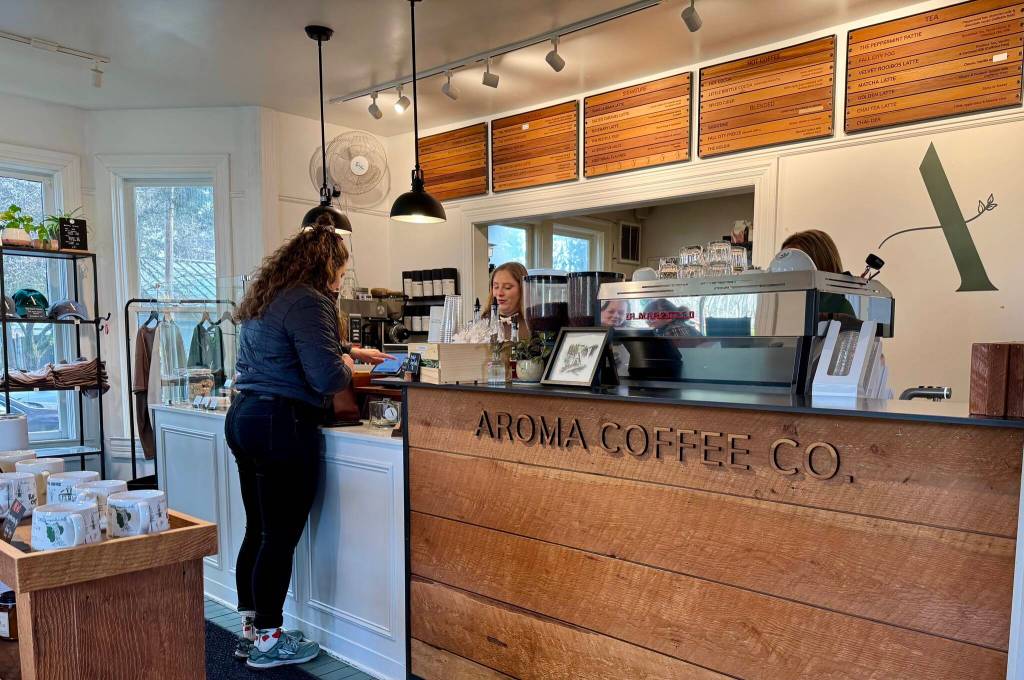 A customer places an order at Fall Citys Aroma Coffee Co. Jan. 14, 2025. (Grace Gorenflo/Valley Record)