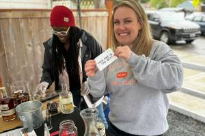 Photo courtesy Simple Goodness Sisters
An 2024 Old Fashioned Fest attendee casting her vote for 2BAR Spirits Old Fashion creation.