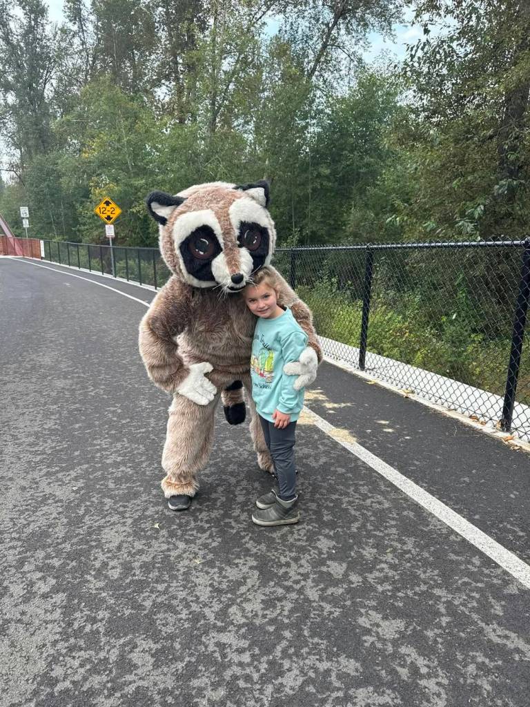 Who is this mystery raccoon that greeted Abby on the Foothills Trail? If youve got tips, email me at raymond.still@cmg-northwest2.go-vip.net/courierherald. Courtesy photo
Who is this mystery raccoon that greeted Abby on the Foothills Trail? If youve got tips, email me at raymond.still@cmg-northwest2.go-vip.net/courierherald. Courtesy photo