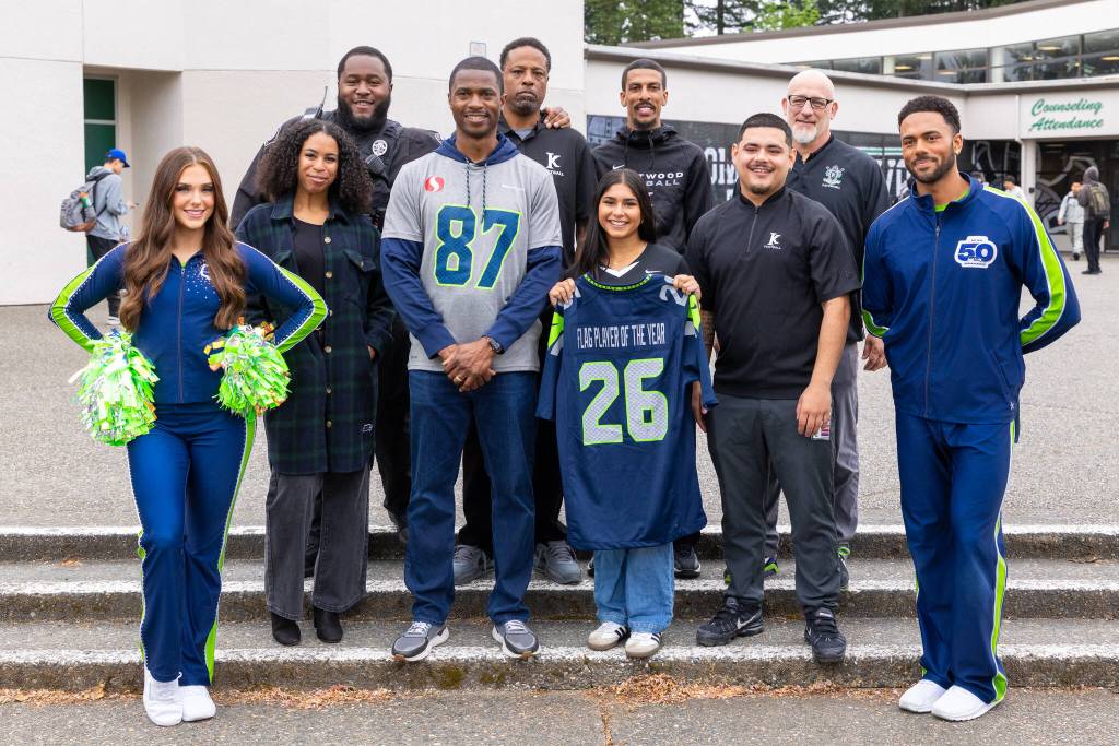 Diya Thomas and coaching staff.