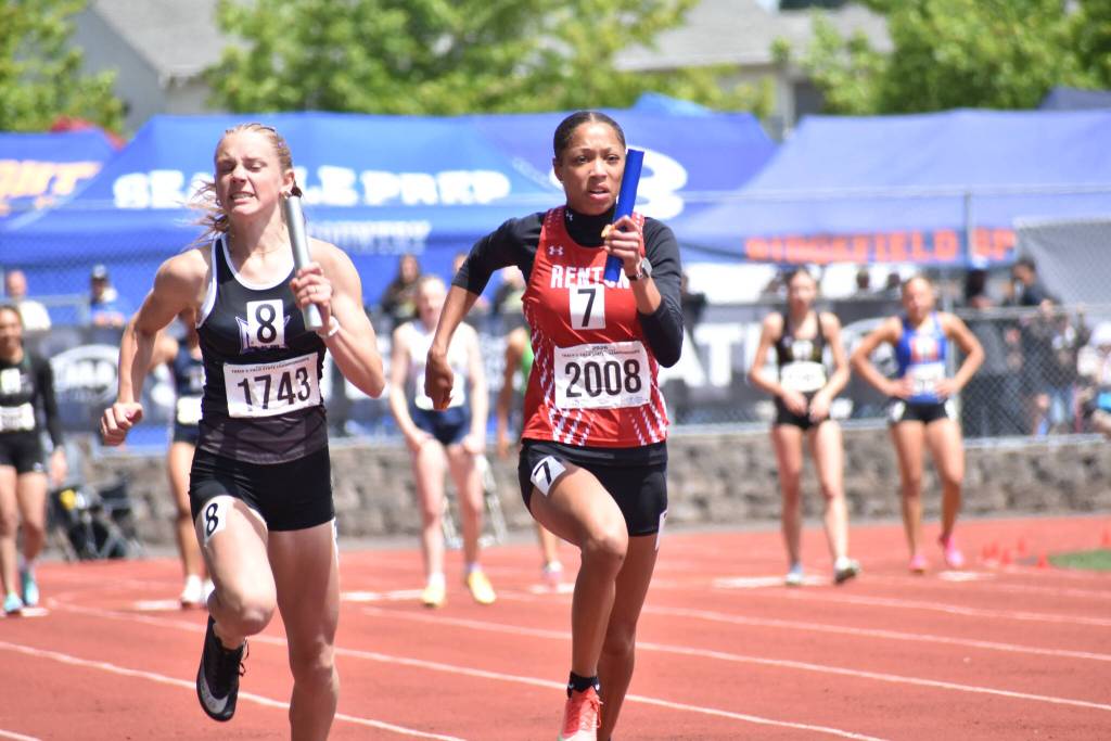 Renton relay runs at the WIAA state meet. Ben Ray / Sound Publishing